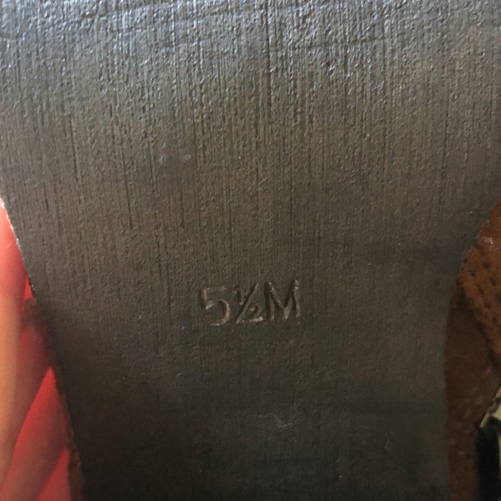 Guess boots. 🤎. Size 5.5 M - Picture 9 of 9